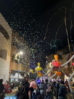 Plaça Montserrat 1 encesa 2025