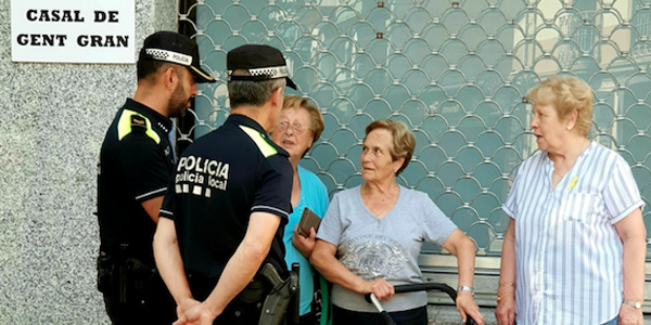 Policia gent gran