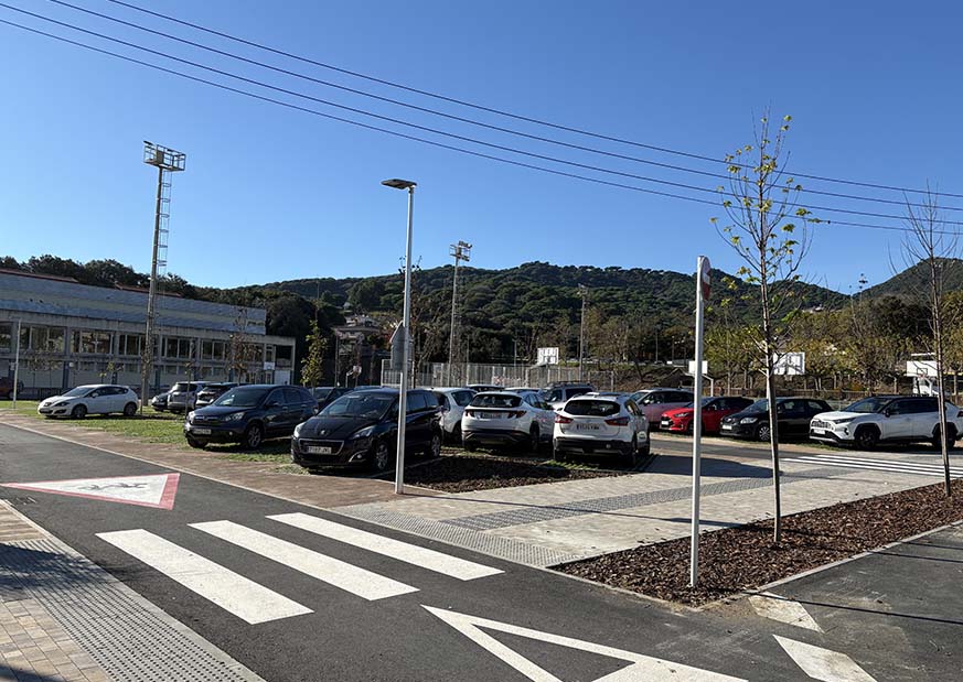 aparcament zona esportiva gran